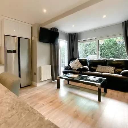 Two Bed Apt,5mins Fromconnolly Hosp,3mins From M50 Lägenhet Dublin