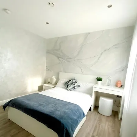 Two Bed Apt,5mins Fromconnolly Hosp,3mins From M50 Lägenhet *