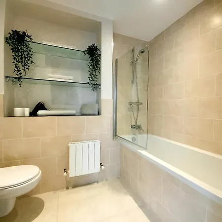 Two Bed Apt,5mins Fromconnolly Hosp,3mins From M50 * דבלין