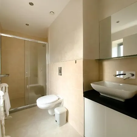 דירה Two Bed Apt,5mins Fromconnolly Hosp,3mins From M50 דבלין