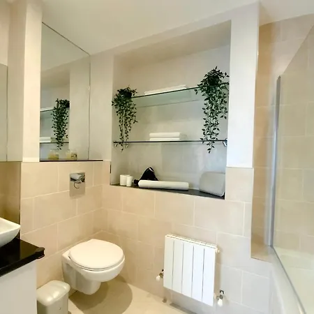 Two Bed Apt,5mins Fromconnolly Hosp,3mins From M50 דירה *